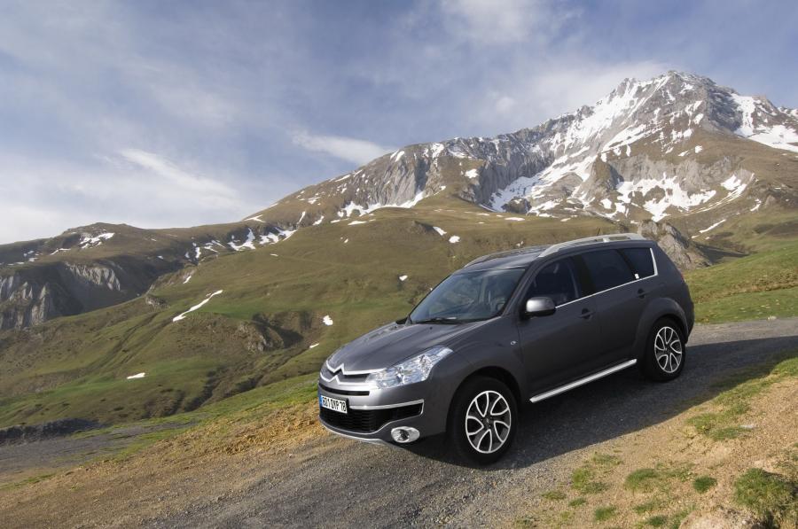  Citroen C-Crosser 2008 года  (фото 100 из 144)